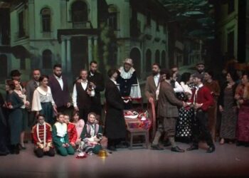 Rikthehen “Karnavalet” në Korçë/ Teatri “Andon Zako Çajupi” mirëpret veprën e Avni Mulës