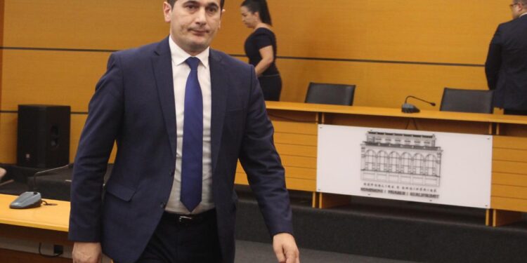 Prokurori i SPAK, Braho, jep dorëheqjen pas akuzave për fshehje provash në dosjen "Ahmetaj"