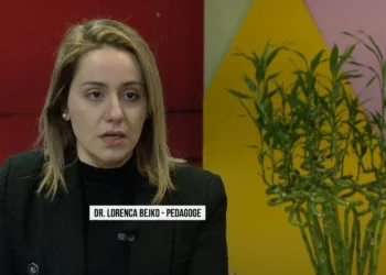 Si arriti shqiptarja të punësohej në universitetin francez: Nëse vendi im do vlerësonte njerëzit e formuar, unë do e kisha dhënë aty kontributin tim