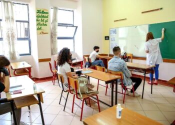 Mësuesit jashtë portalit/ Punësimet me mesatare, pranohen vetëm ata që kanë mesataren 7.5 kur…