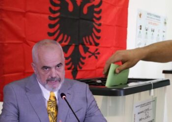 PS dorëzon listat në KQZ, zbardhen emrat e kandidatëve për këshilltarë në bashkitë e Elbasanit, Durrësit dhe Beratit