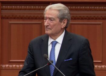 Berisha debat me Manjën në Kuvend, merr në mbrojtje Lefter Allën: E arrestove për t’i bërë qejfin Belindës