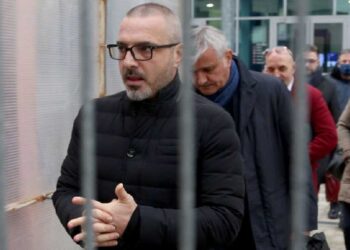 Burgu i jep leje Saimir Tahirit për të marrë pjesë në varrimin e të atit