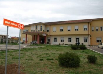 Emri/ Tragjike në Tiranë: Shtypet nga një mjet pune ‘pirun’ 32-vjeçari, humb jetën. Policia zbulon detajet e para