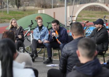 Veliaj me komunitetin e çiklistëve: Shtimi i korsive për ju, nuk i ka ngushtuar rrugët