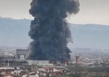 Prag-tragjedie/ Zjarri pranë qendrës tregtare, të paktën 8 persona të lënduar