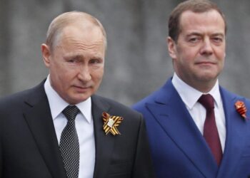 Medvedev: Britania është dhe do të jetë armiku ynë i përjetshëm derisa të zhytet në thellësi të detit nga armët ruse