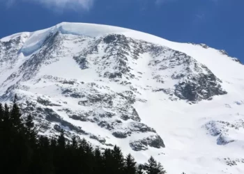 4 persona humbin jetën nga orteku i dëborës në aplet franceze, 9 të tjerë të plagosur