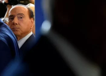 Ish-kryeministri italian Silvio Berlusconi shtrohet në spital