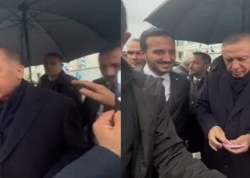 VIDEOLAJM/ Erdogan shpërndan para në dorë për fëmijët në prag të zgjedhjeve Presidenciale
