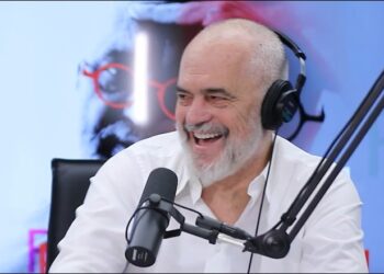 Podcast\ Shakaja me boksierin: “Kë ke ndërmend kur i gjuan me grusht kundërshtarit?”, i sugjeron veten: “Rama ik!”