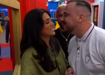 VIDEO/ Frikë nga nominimi, Ronaldo puth në buzë Jorin dhe Dean