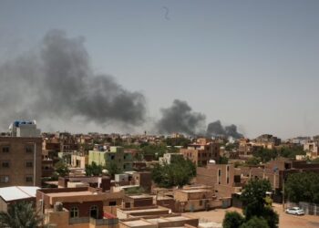 Intensifikohen luftimet në Sudan, SHBA evakuon personelin e Ambasadës