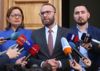 Kushtetuesja shtyn sërish vendimin për VKM e ndërtimeve pa leje, 28 deputetët kërkues duhet ta autorizojnë përfaqësimin. Reagon Bardhi