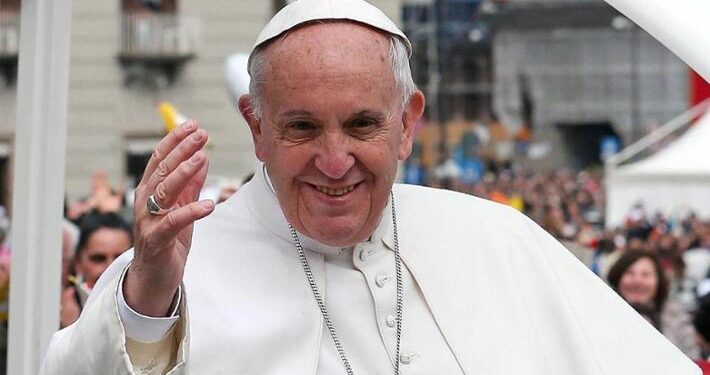“Jam ende gjallë”/ Papa Françesku del nga spitali, priten shumë evente dhe shërbime para...