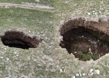 5 metra e gjerë dhe 10 metra e thellë, fermeri zbulon gropën gjigante në tokën e tij