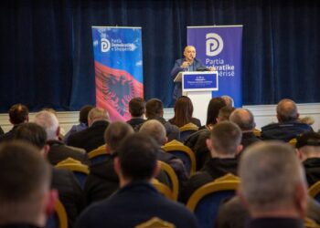Bejko: 43% e demokratëve e refuzojnë politikën e Sali Berishës dhe të Ilir Metës