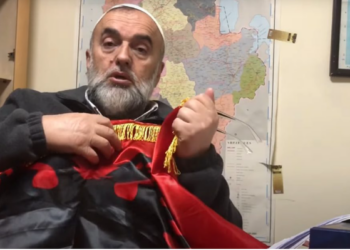 U bë viral se quajti flamurin kuqezi leckë/ Reagon hoxhë Mazllami: Ma punuan, e hoqën nga konteksti