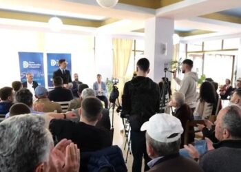 Alibeaj në Sarandë: Tani është koha të ngremë të djathtën reale që bazohet tek demokracia