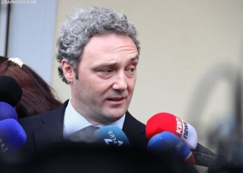Kandidati i Berishës në Shkodër i bie shkurt. Kopjon fjalë për fjalë përshendetjen e rivalit socialist