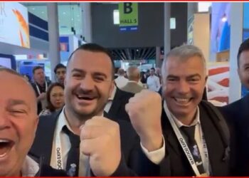 VIDEOLAJM/ Ironia e Gjergj Lucës ndaj gishtit të mesit, të Belind Këlliçit