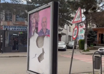 Kukës, thyhen posterat e kandidatit Safet Gjici! Partia Socialiste: Akte vandale, përballë dhunuesve alternativa jonë e vetmja