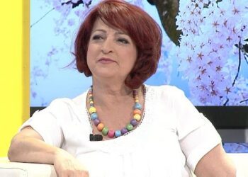 Regjimi ndërroi tekstin e këngës 3 ditë para festivalit, Mifarete Laze: E bëra lëmsh!