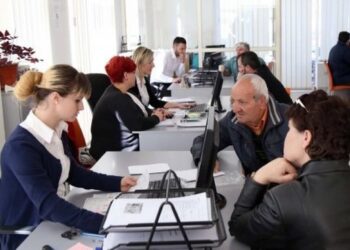 Ngrihet Task-Forca që do monitorojë administratën publike për zgjedhjet, çfarë u ndalohet punonjësve