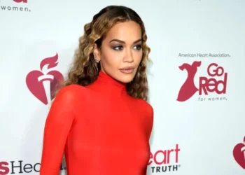 Rita Ora paralajmëron këngë me Fatboy Slim
