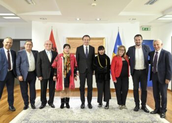 Nga Irma Libohova tek Luan Zhegu/ Kryeministri Albin Kurti priti në takim këngëtarët e mirënjohur nga Shqipëria