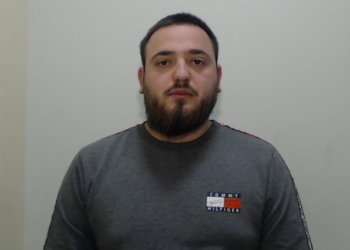“I lumtur që jam arrestuar”/ I riu shqiptar kapet në një “fermë” kanabisi në Britani: Puna këtu, e mjerueshme