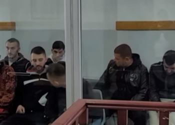 “E kanë përdorur si leckë”/ Nëna e 17-vjeçarit të arrestuar në Durrës: Ai e shpërndante, drogën e siguronin ‘kokat’ e mëdha