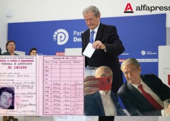 Karriera ‘flakë’ e Doktorit/ Pas PPSH dhe PD-së, Sali Berisha e mbyll si anëtar i LSI