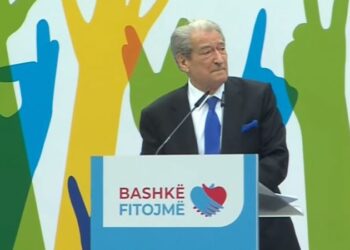 “Rama i tmerruar…”/ Berisha, përballë stadiumit bosh: Jemi shqiptarë ne o budallenj. S’shpëton dot as që i vodhe PD-së vulën
