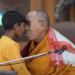 VIDEO/ “Më thith gjuhën”/ Dalai Lama puthi një fëmijë në buzë, kërkon falje pas videos me të miturin