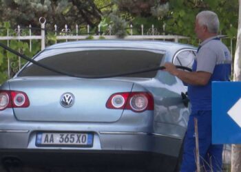 Mercedez Benz bie nga “froni”, shqiptarët duan Volkswagen