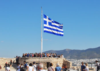 Bie ndjeshëm numri i emigrantëve shqiptarë me leje qëndrimi në Greqi