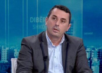 VIDEO/ Kandidati i Metës në Bashkinë Kamëz ka falsifikuar diplomën e shkollës. Arjan Hoxha objekt hetimi për falsifikim të dokumentave zyrtare