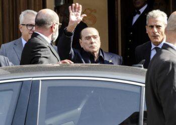 Berlusconi flet nga spitali pas diagnostifikimit me leuçemi: Kam arritur të ngrihem sërish në këmbë