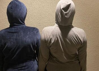“Më prekën gjithandej”/ Historia tronditëse e 2 të rejave iraniane, tortura në qeli: Disa vajzave u hoqën mitrën