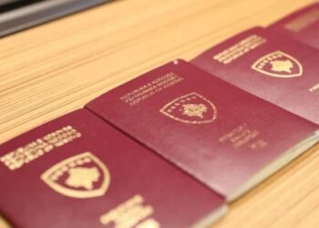 Konfirmimi nga KE: Liberalizimi i vizave për Kosovën nuk vlen për pasaportat që lëshon Serbia