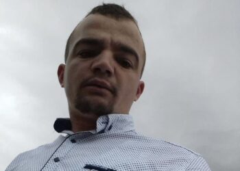 “Kërkuan lekë…”/ Kryeplaku akuzohet për abuzim seksual, banorët: E pavërtetë, familja e tij, model! Prindërit e vajzës, dëshmi kontradiktore