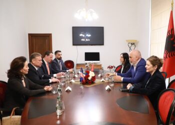 “Kandidatët të jenë me integritet të lartë”/ SHBA zbardh vizitën e Escobar në Tiranë: Zgjedhjet e 14 Majit, situata në rajon, pushtimi rus…!