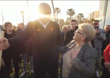 “30 vjet kam votuar PD…!”/ Qytetarja-Ramës: Erdha me vrap, ta mbjellim pemën bashkë! S’ka rëndësi blu apo e kuqe, se u lodhëm