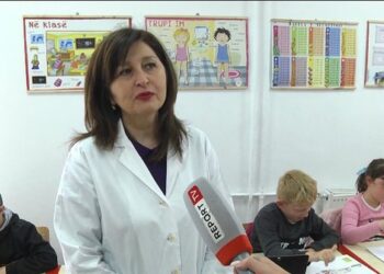 “Nuk i braktis”/ Të kalosh gjysmën e jetës “e heshtur” për hir të profesionit, rrëfimi i mësueses për fëmijët që s’dëgjojnë