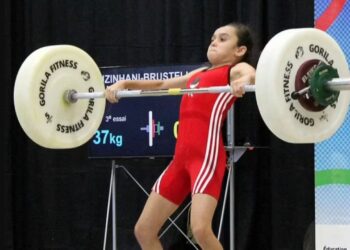 12-vjeçarja e çeliktë, ngre shtangën tri herë më të rëndë se pesha e saj trupore!