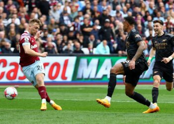 Arsenali bën gabimin fatal, West Ham ndal kryesuesit në derbin e Londrës