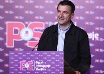 ’14 maji’/ Veliaj për opozitën: Sapo të mbarojë fushata ata do ‘çajnë ferrën’. E shohin Rrogozhinën si xhep ku futen njëherë në 4 vjet për vota