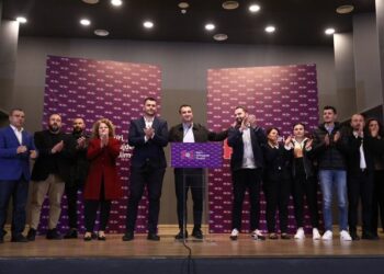 Veliaj fton demokratët e Rrogozhinës t’i bashkohen PS: Ne jemi partia që punon, mos votoni listën e rublave të Ilir Metës