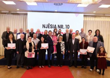 Veliaj nderon me “Certifikatat e mirënjohjes” personalitetet e Njësisë 10: Qyteti është më i mirë falë punës tuaj